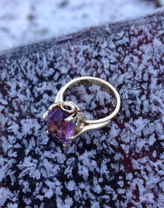 14 Karat Gelbgold Ring Mit Ovalem Amethyst, Unikat 14 Karat Gelbgold Ring Mit Ovalem Amethyst, Unikat von HOHOLM