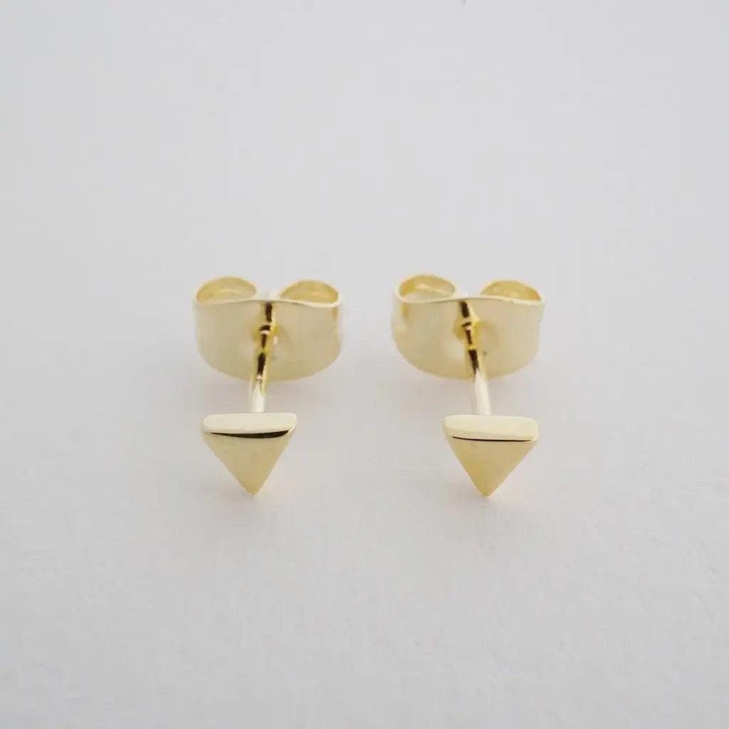 Mini Dreieck Ohrstecker in Gold, Silber, Rosegold | Minimalist Schmuck Für Jeden Tag Honigkatze von HONEYCATus