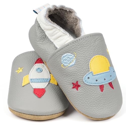 HOTUT Kleinkind Lederschuhe,Krabbelschuhe Lauflernschuhe mit weichen Wildledersohlen Lederschuhe,Lederpuschen Babyhausschuhe für Jungen Mädchen 12-18 Monate von HOTUT