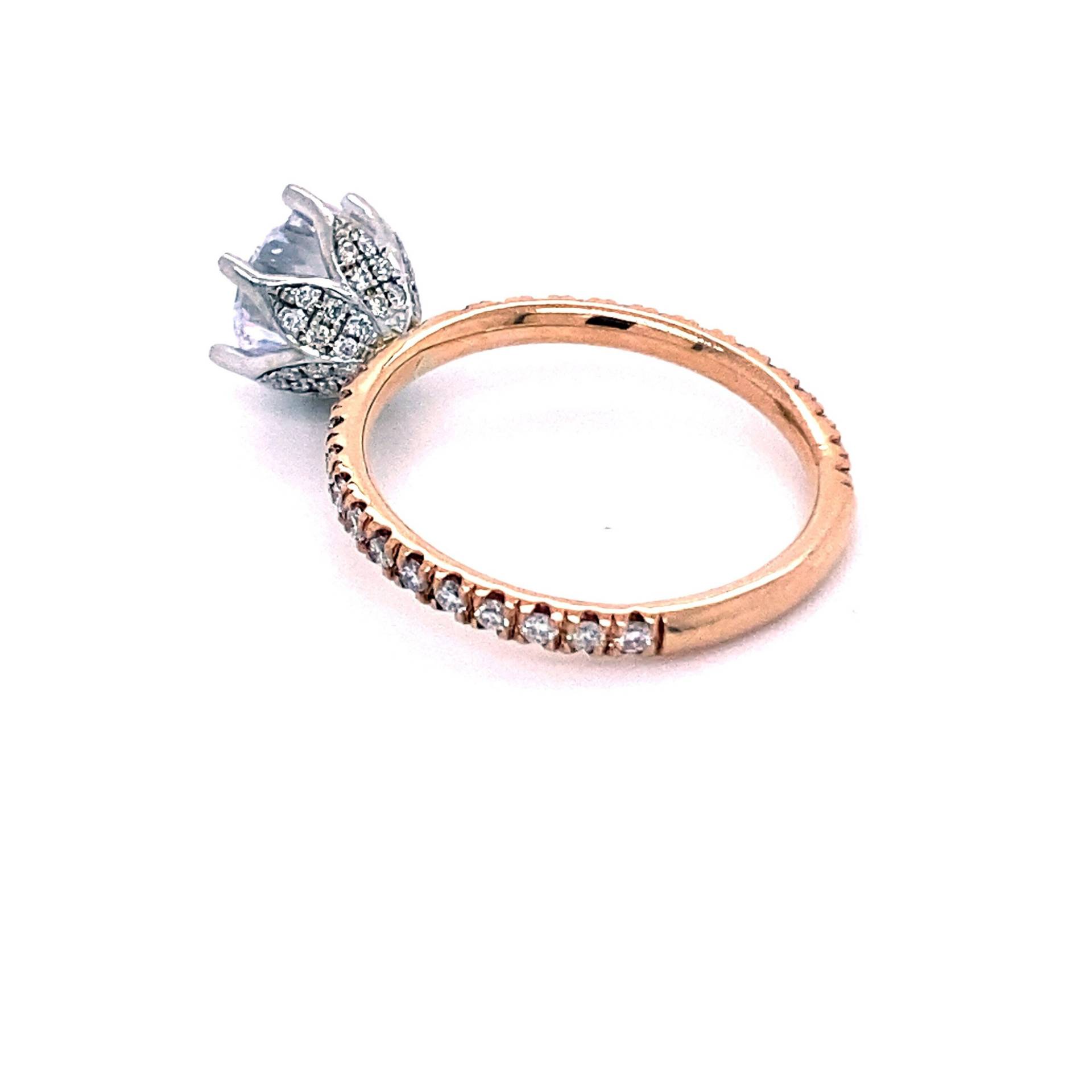 14K Rose Gold Tulip Style Versteckter Halo Rundschnitt Diamant Verlobungsring von HOUSEdeBIJOUX