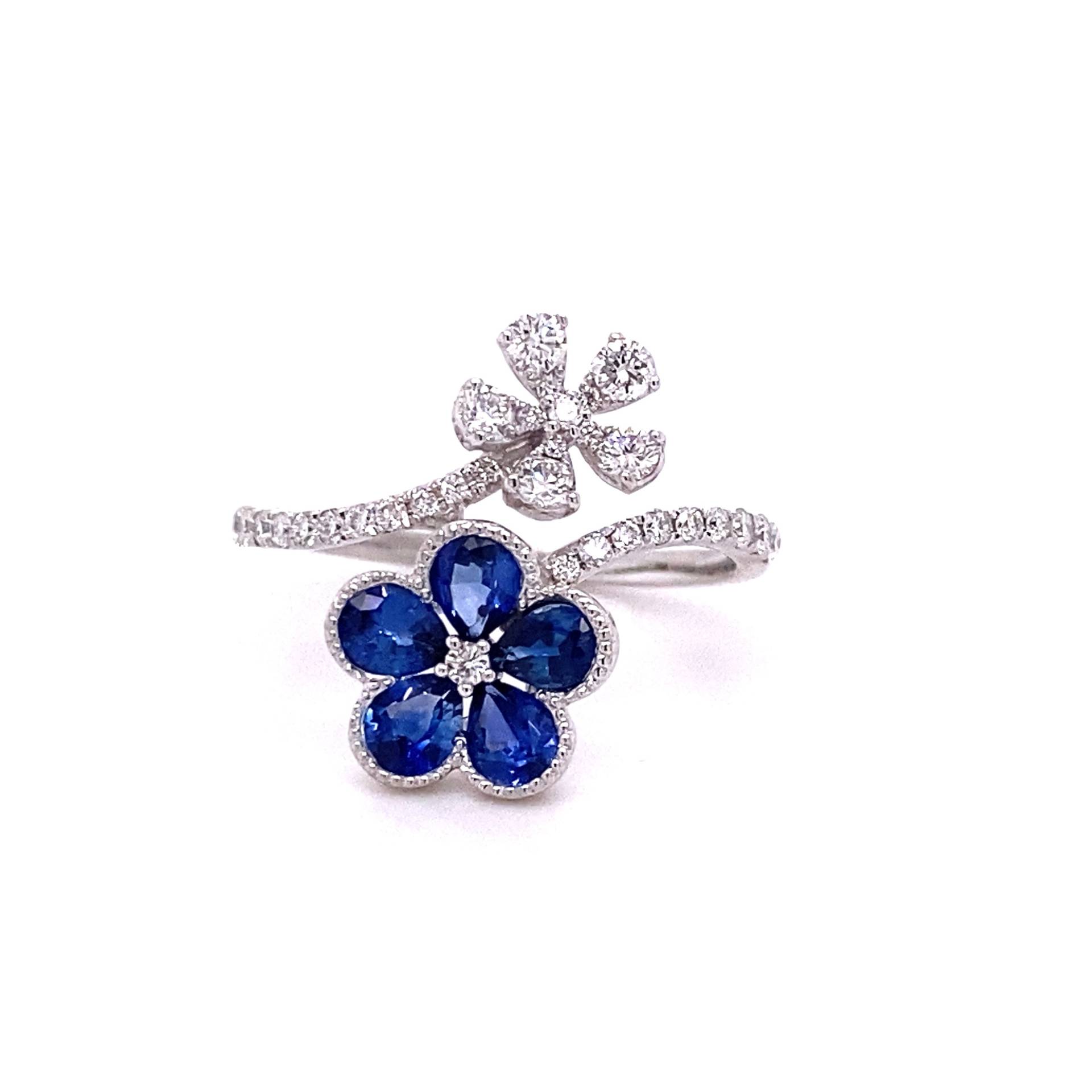 14K Weißgold Natürlicher Blauer Saphir Und Diamant-Bypass-Blume Modering von HOUSEdeBIJOUX