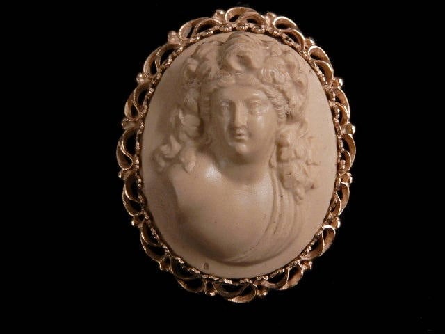 Antike Lava Kamee 5678B3274 von HPSJEWELERS