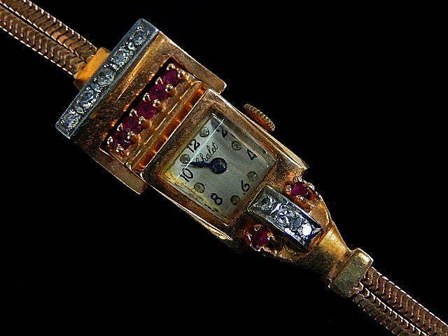 Deko-Uhr von HPSJEWELERS