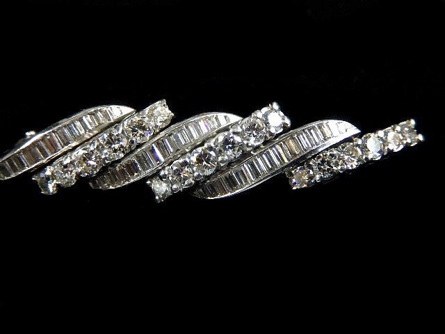 Diamant Wirbel Anstecker - 5027B2496 von HPSJEWELERS