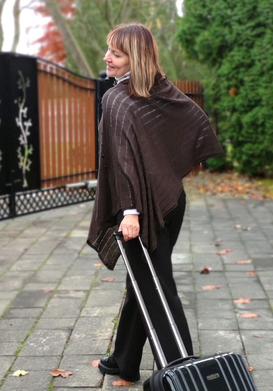 Braun Schal-Poncho, Merinowolle Schal, Poncho Pullover, Handgefertigter Schal, Brauner Mantel, Gestrickter Poncho, Brauner Wrap, Frauen Accessoires von HPstoreLT