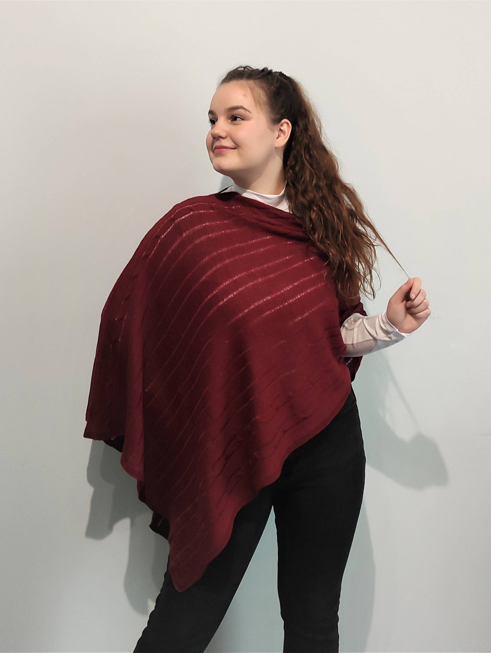 Burgundy Tuch-Poncho, Wollschal, Poncho Pullover, Handgefertigter Schal, Burgunder Mantel, Strick Poncho, Dunkelrot Wrap, Frauen Accessoires, Merino von HPstoreLT