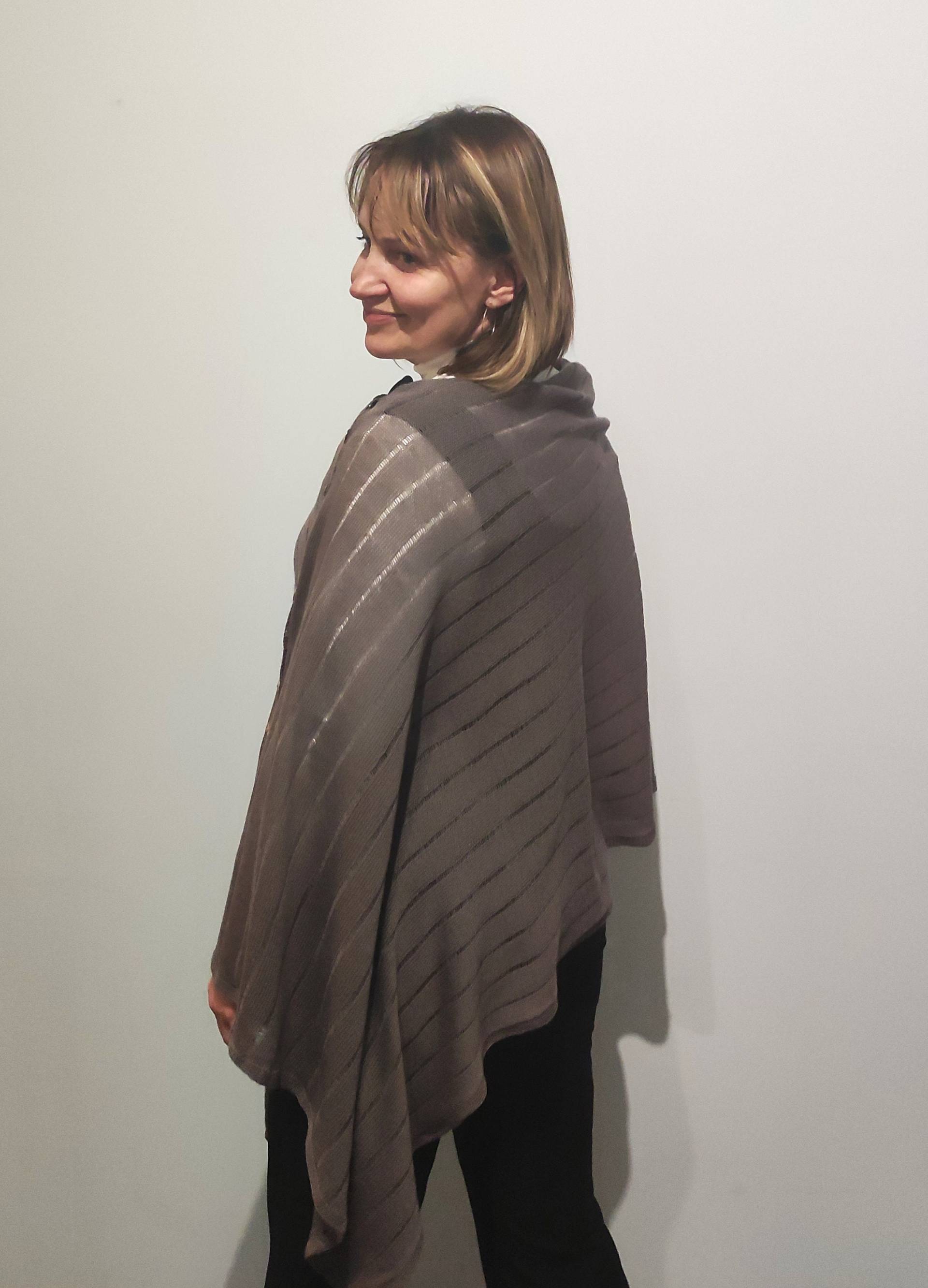 Grauer Schal-Poncho, Kaschmir Wolle Schal, Poncho Pullover, Handgemachter Schal, Grauer Mantel, Gestrickter Poncho, Dunkelgrau Wrap, Frauen von HPstoreLT