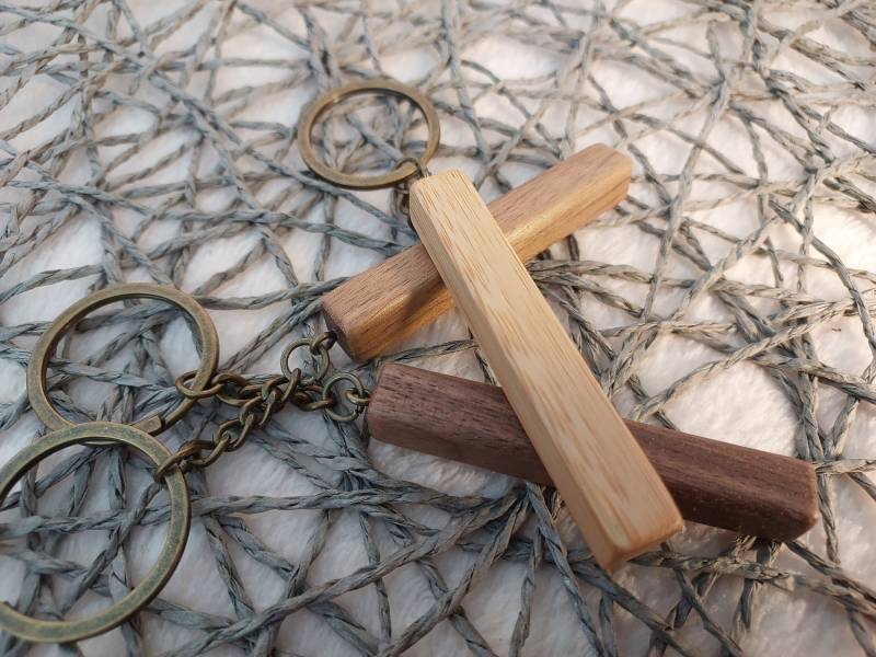 Holz Schlüsselanhänger Mit Individueller Gravur Als Geschenk Holz Schlüsselanhänger Mit Individueller Gravur Als Geschenk von HRLasergravur