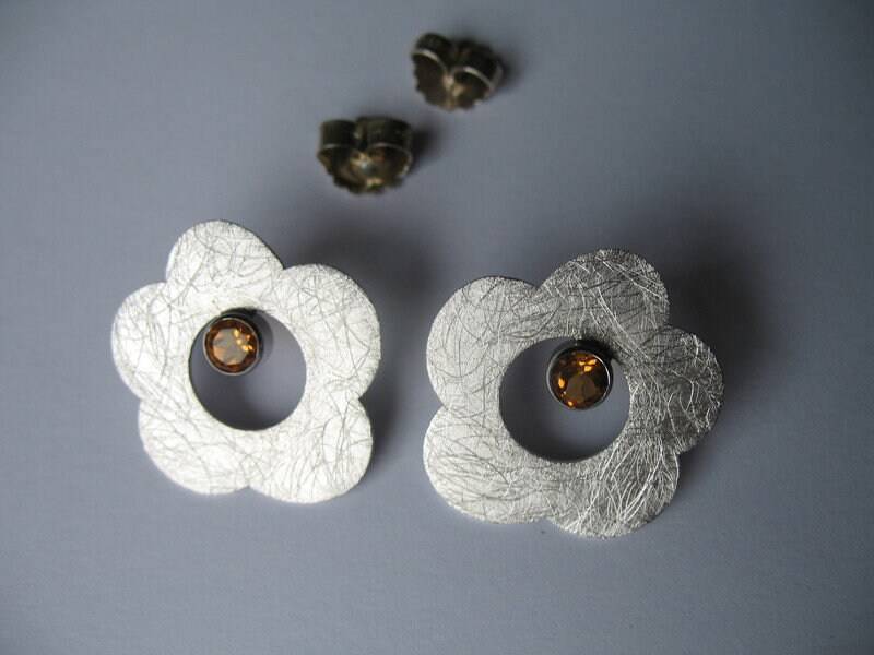 Botterblömsche Ohrstecker Aus Sterlingsilber Mit Topas von HSSSchmuckSchmiede