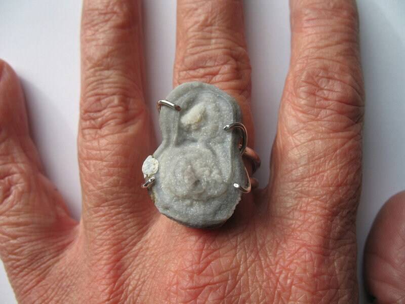 Calcedon Rose Auf Ring Aus Sterlingsilber von HSSSchmuckSchmiede