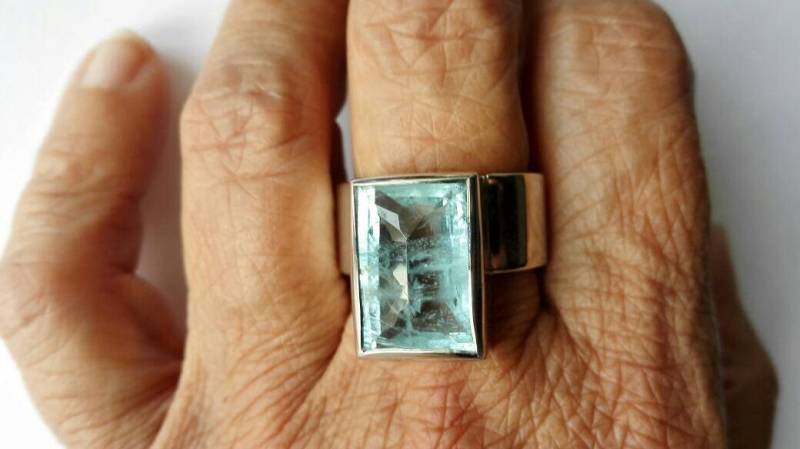 Eisfenster Ring Aus Sterlingsilber Mit Aquamarin von HSSSchmuckSchmiede