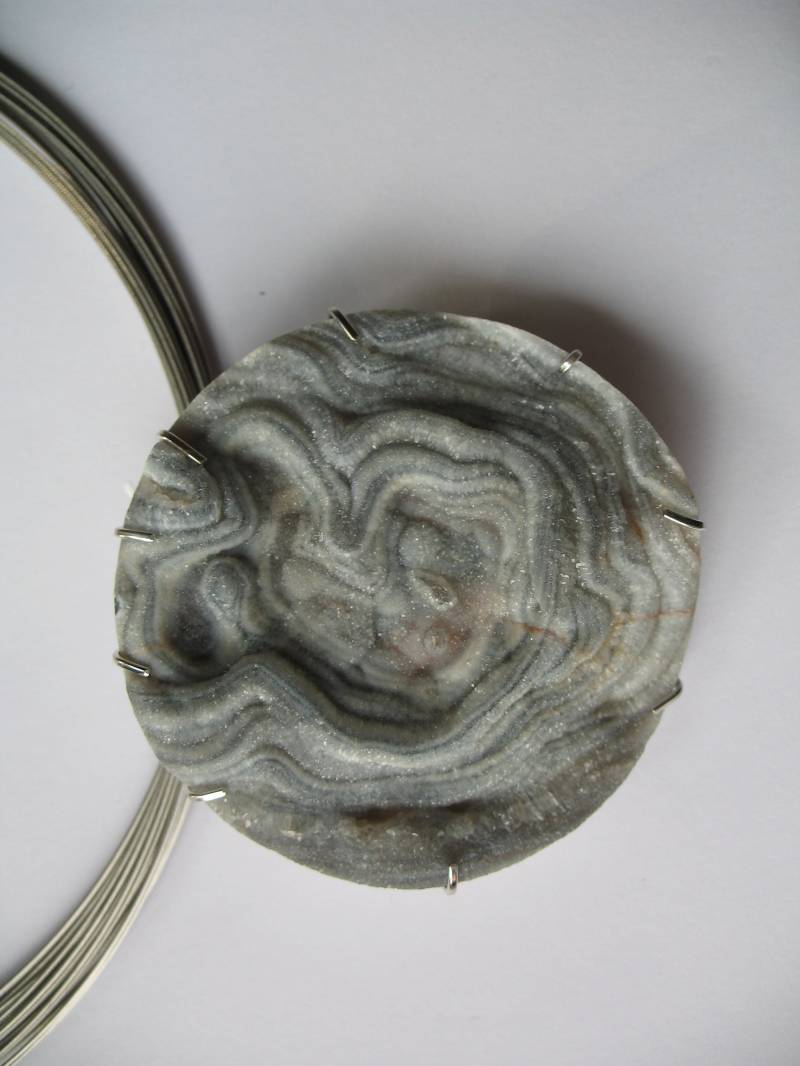 Funkelnd Gefaltet Anhänger Mit Calcedon | Calzedon, Chalcedon Rose in Sterlingsilber Gefasst von HSSSchmuckSchmiede