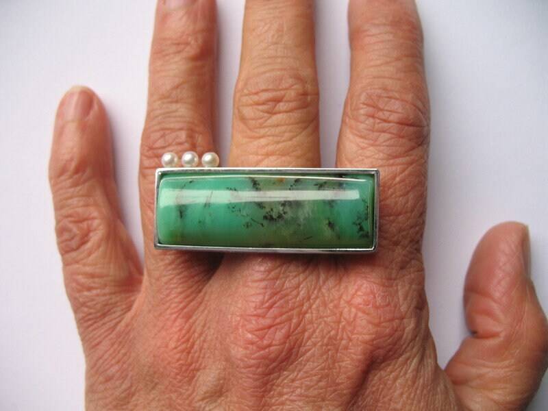 Grün Ring Aus Sterlingsilber Mit Chrysopras Und Perlen von HSSSchmuckSchmiede