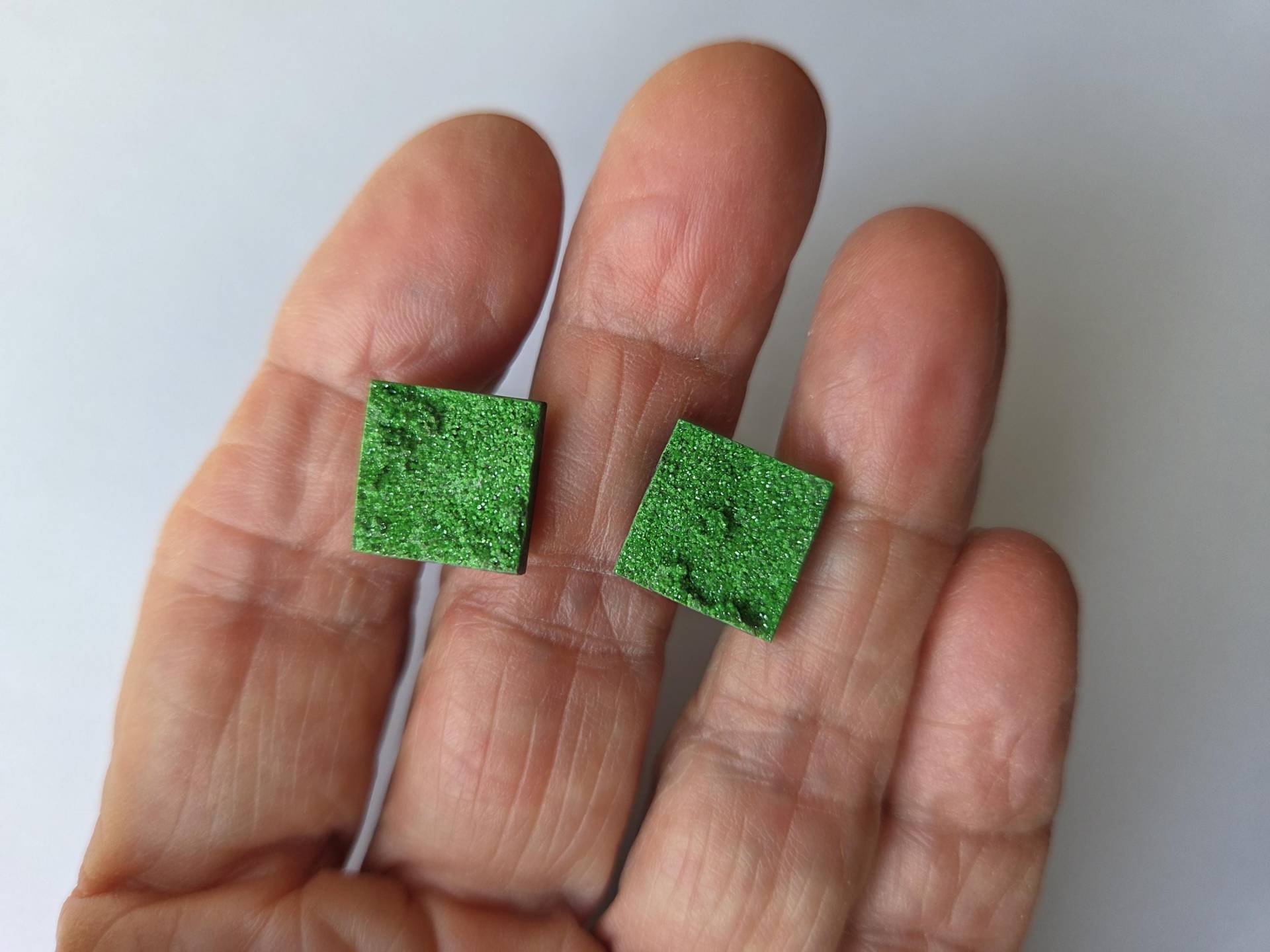 Kleine Ohrstecker Aus Uwarowith Quadrat Mit Sterlingsilberbrisur von HSSSchmuckSchmiede