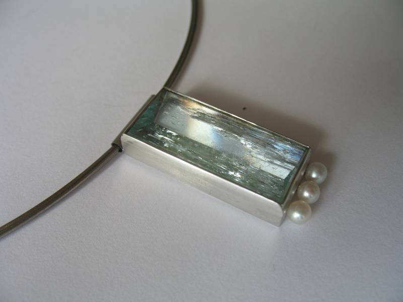 Kühle Eleganz Anhänger Aus Sterlingsilber Mit Aquamarin Und Perlen von HSSSchmuckSchmiede