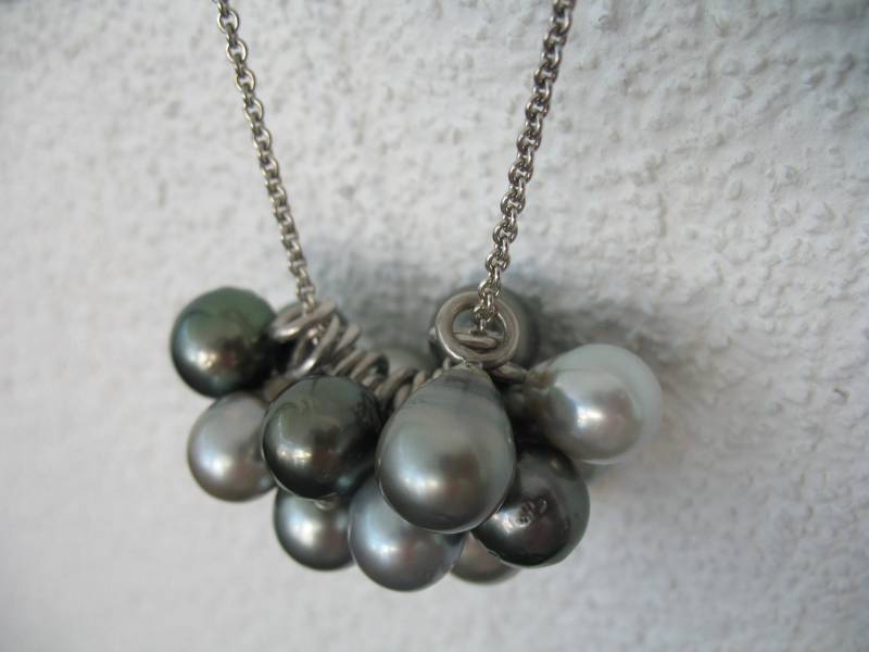 Träubel 11 Anhänger Aus Tahitiperle Mit Silberöse von HSSSchmuckSchmiede