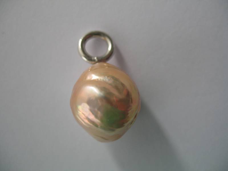 Träubel Weiß Anhänger Aus Kasumigaperle Mit Silberöse von HSSSchmuckSchmiede