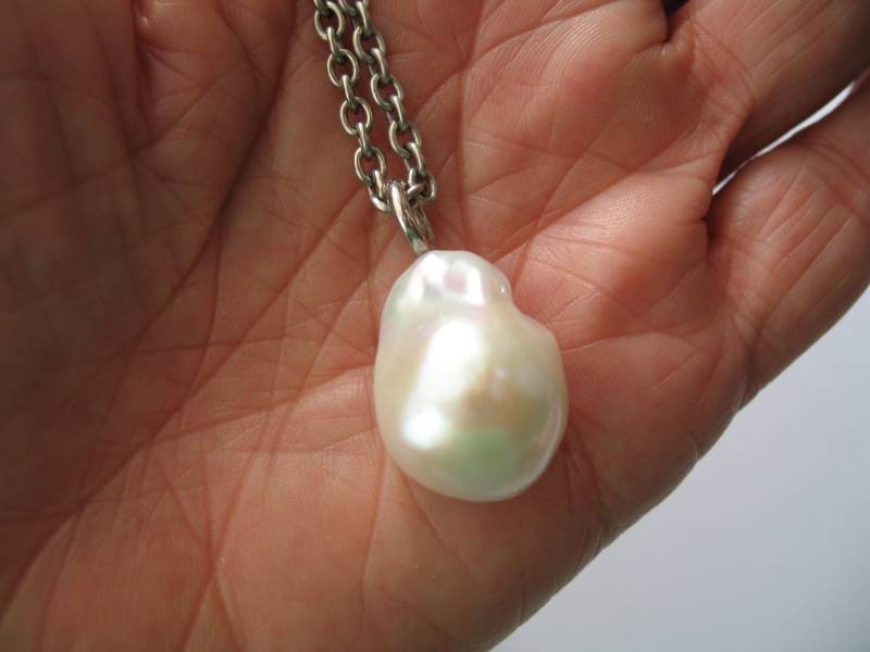 Träubel Weiß Anhänger Aus Süßwasserperle Mit Silberöse von HSSSchmuckSchmiede