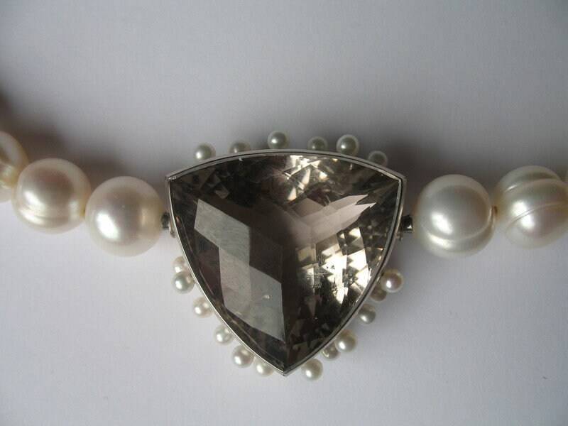 Wechselmechanik Schloss Facettierter Rauchquarz in Silber Gefasst Mit Perlen Besetzt von HSSSchmuckSchmiede