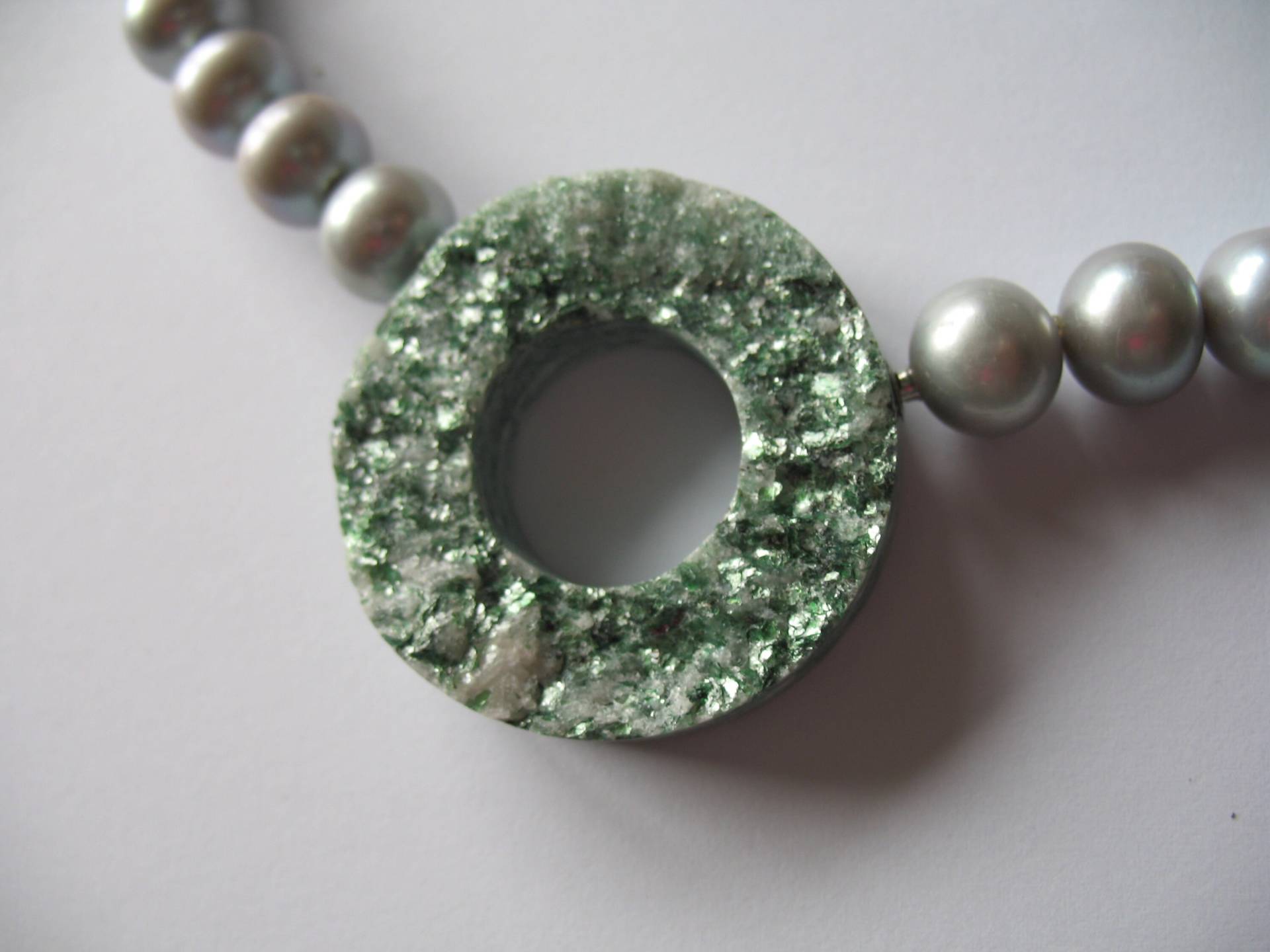 Wechselmechanik Schloss Fuchsit Auf Glimmer von HSSSchmuckSchmiede