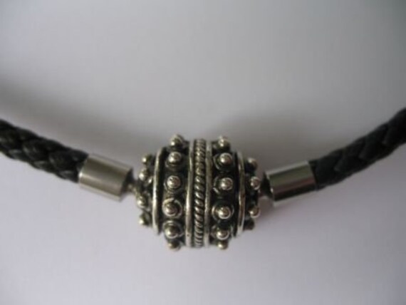 Wechselmechanik Schloss Verzierte Kugel Aus Antiksilber von HSSSchmuckSchmiede