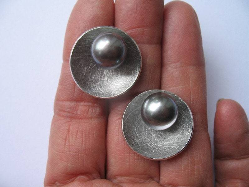 Zen Ohrstecker Aus Sterlingsilber Mit Tahitiperlen von HSSSchmuckSchmiede