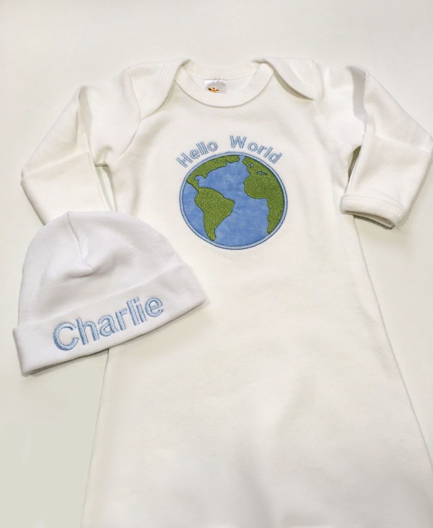 Baby Boy Kommen Nach Hause Outfit, Neugeborenen Junge, Monogrammierte Kleid, Nehmen Nach Neugeborene Baby-Dusche-Geschenk, Geschenk, Outfit von HTEmbroidery