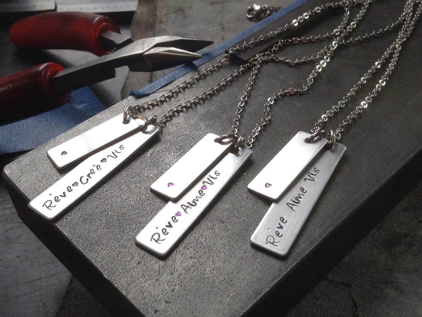 Personalisierte Halskette, Juwel Mit Namen, 2-Platten-Halskette, Hochzeitsgeschenk, Familiengeschenk, Anpassbar, Edelstahl, Hergestellt in Quebec von HTrottierCreative