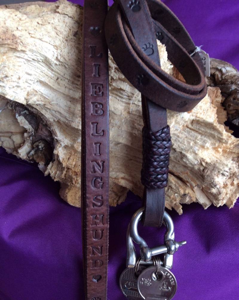 Elegantes Schlüsselband, Individualisierbar, Mit Deinem Namen Und Dem Deines Hundes, Lieblingshund, Hundegeschenk, Geschenk Elegantes Schlüsselband, Individualisierbar, Mit Deinem Namen Und Dem Deines Hundes, Lieblingshund, Hundegeschenk, Geschenk von HUNDIKATZ