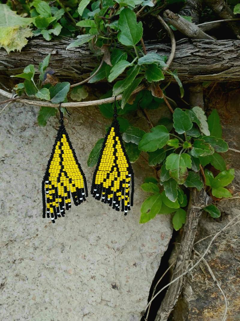 Gelbe Schmetterling Flügel Perlen Ohrringe Saatperlen Boho Kronleuchter Native von HWBeadJewelry