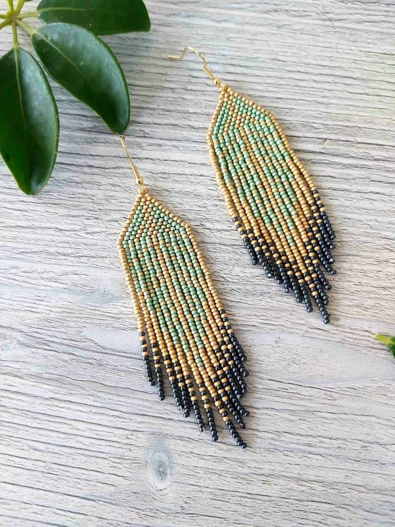 Gold Perlen Fransen Ohrringe Perlenohrringe Baumeln Boho Chandelier Native Bunte Boho von HWBeadJewelry