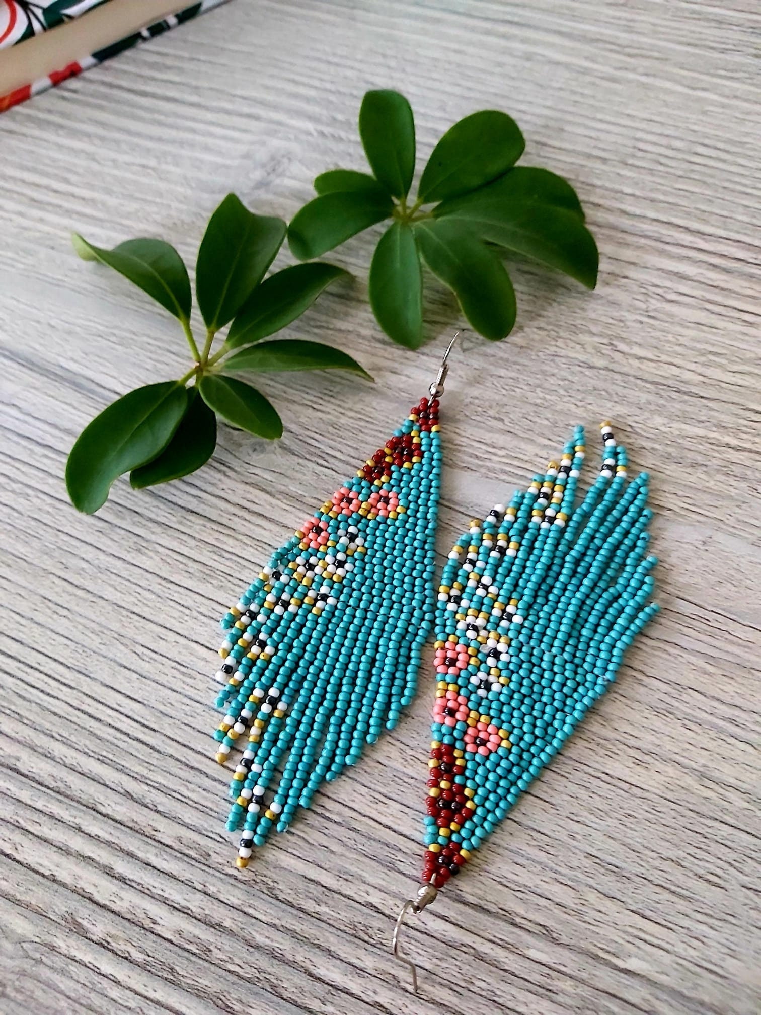 Türkis Perlen Fransen Ohrringe Saatperlen Boho Kronleuchter Native Bunte von HWBeadJewelry