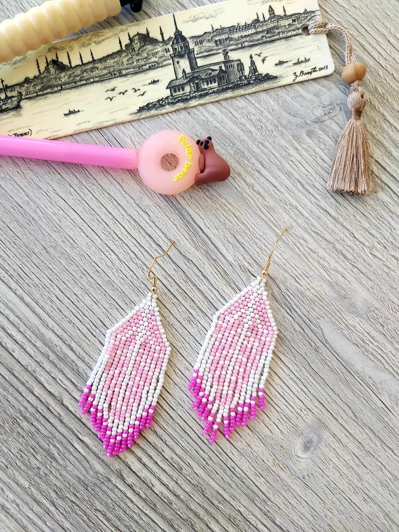 Zuckerwatte Rosa Perlen Ohrringe Rocailles Boho Kronleuchter Bunte Zuckerwatte Rosa Perlen Ohrringe Rocailles Boho Kronleuchter Bunte von HWBeadJewelry