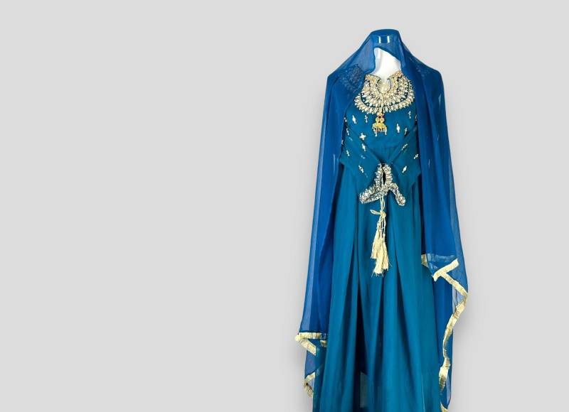 Handgefertigtes Punjabi Kleider Set Baumwolle Kurti, Salwar, Dupatta Handgefertigtes Punjabi Kleider Set Baumwolle Kurti, Salwar, Dupatta von HWSGlobal