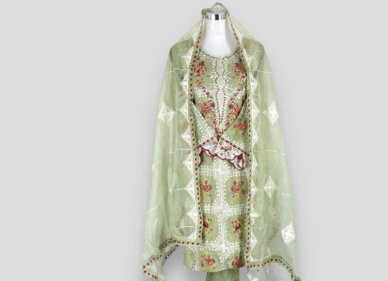 Handgefertigtes Punjabi Kleider Set Baumwolle Kurti, Salwar, Dupatta Handgefertigtes Punjabi Kleider Set Baumwolle Kurti, Salwar, Dupatta von HWSGlobal