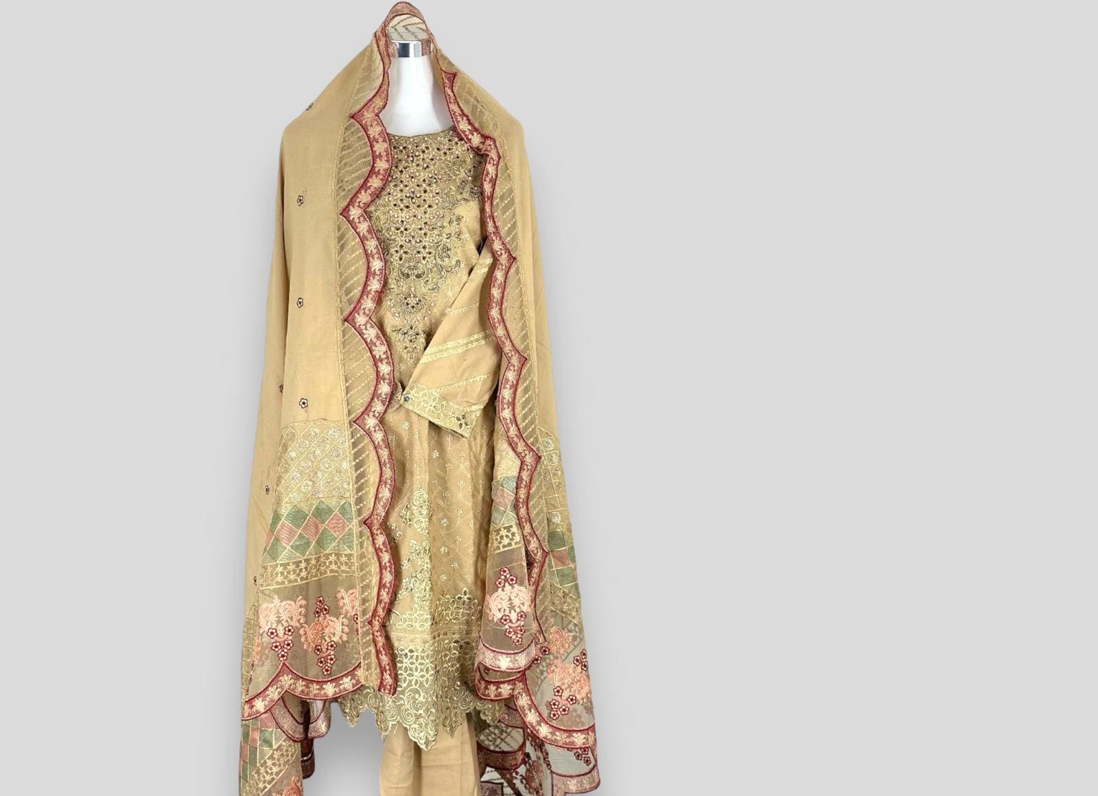 Handgefertigtes Punjabi Kleiderset Traditionelle Baumwolle Kurti, Salwar, Dupatta Handgefertigtes Punjabi Kleiderset Traditionelle Baumwolle Kurti, Salwar, Dupatta von HWSGlobal