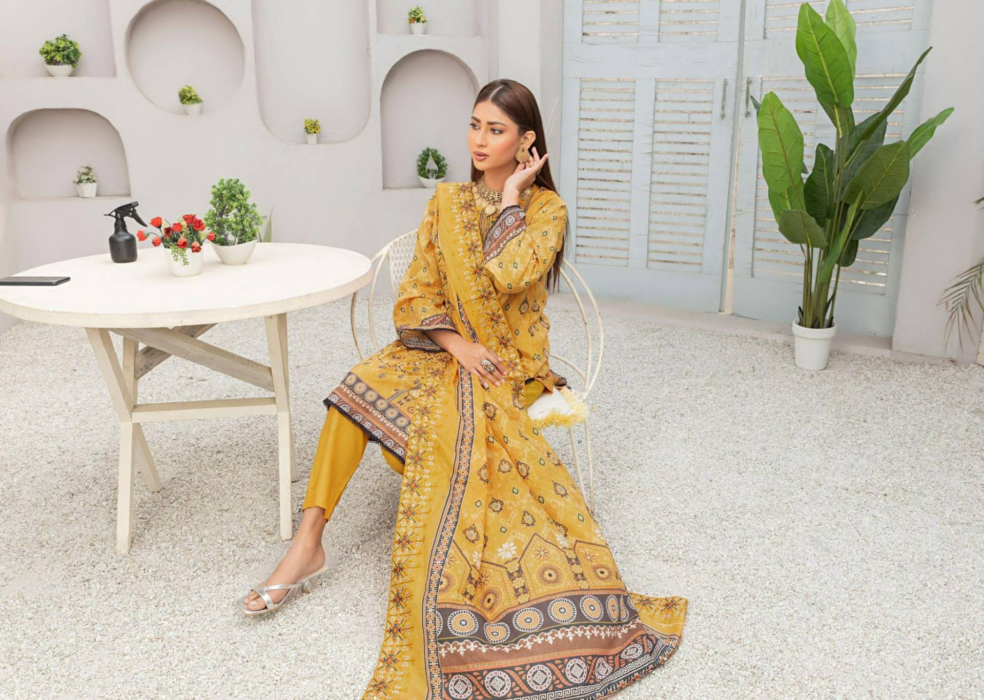 Handgefertigtes Punjabi Kleiderset Traditionelle Baumwolle Kurti, Salwar & Dupatta Handgefertigtes Punjabi Kleiderset Traditionelle Baumwolle Kurti, Salwar & Dupatta von HWSGlobal