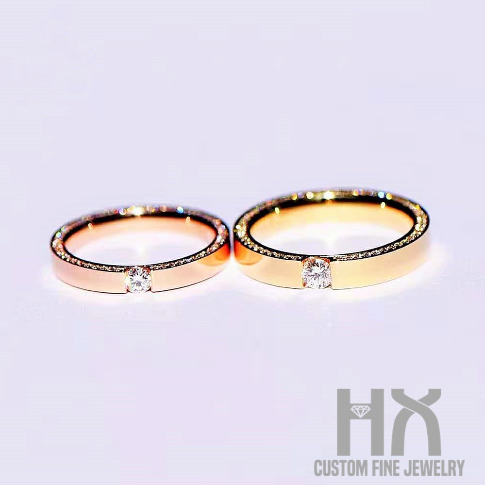 Diamant Eheringe in 18K Gold/Eternity Band Side Diamonds Ehering/Paar Ring Set/Passende Bänder/Herren Diamantringe/Eheringe von HXJewelry