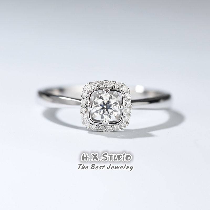 Diamant Halo Verlobungsring in Massivem 18K Gold/Personalisierter Schmuck/Geschenk Für Frauen Und Mädchen von HXJewelry