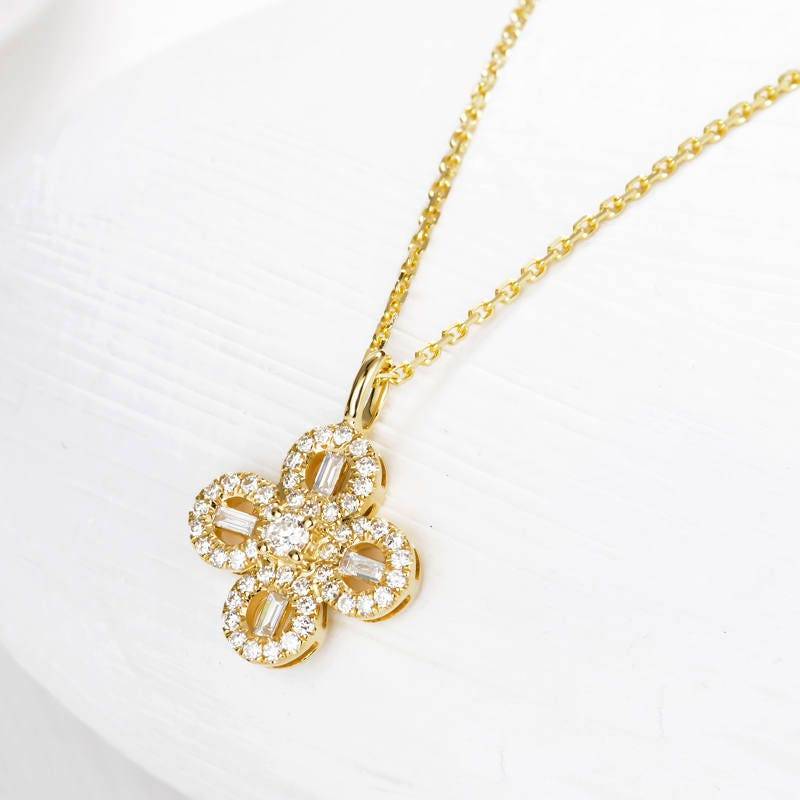 Diamant Quatrefoil Glücksklee Anhänger Halskette in Massivem 18K Gold/Benutzerdefinierter Feinschmuck/Personalisierung Design/Geschenk Für Frauen von HXJewelry