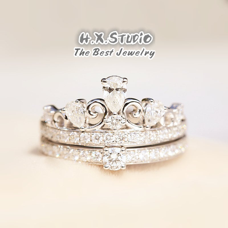 Hx Schmuck | 0.98Ctw Pear Cut Diamant Tiara 2-Teiliges Ehering Set/2 Stück Kronen Passendes Band Set/Brautringe Set/Custom Feiner Schmuck/ Hx Schmuck | 0.98Ctw Pear Cut Diamant Tiara 2-Teiliges Ehering Set/2 Stück Kronen Passendes Band Set/Brautringe Set/Custom Feiner Schmuck/ von HXJewelry