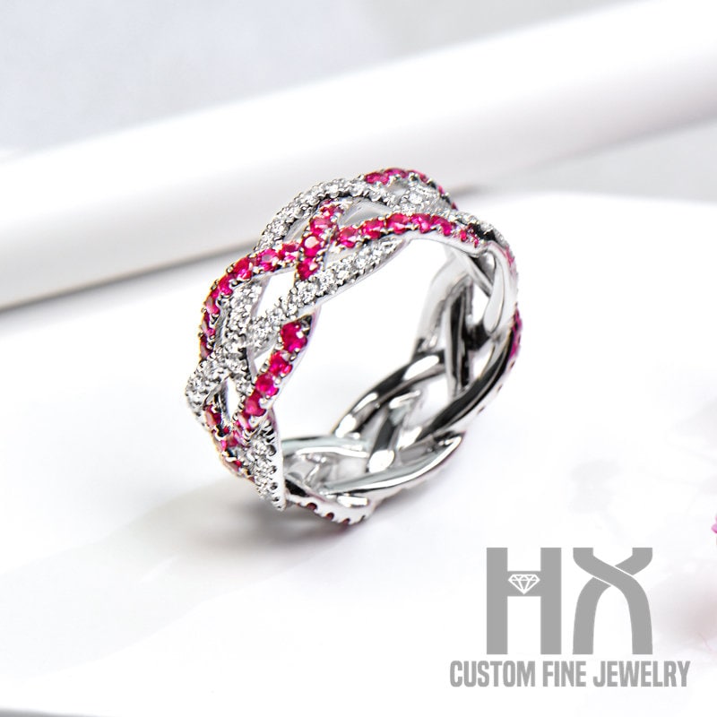 Hx Schmuck | 1.6Ctw Diamant Und Rubin Infinity-Ring in Massivem 18K Gold/Twist X Kreuz Ehering/Full Eternity Ring/Custom Feiner von HXJewelry