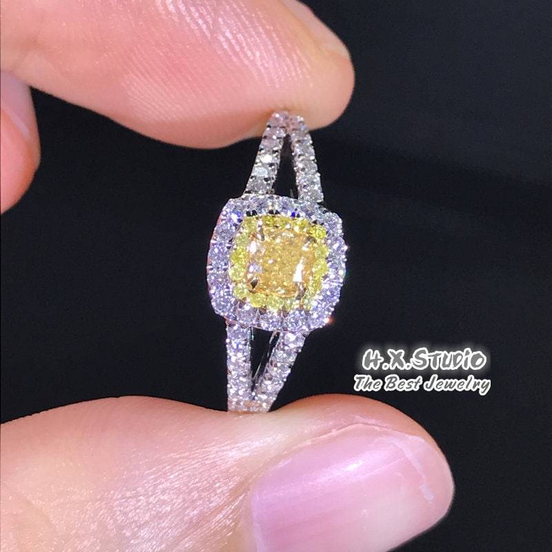 Hx Schmuck | Ausgefallener Gelber Diamant Split Shank Halo Ring in Massivem 18K Gold, Ausgefallener Verlobungsring, Trauring von HXJewelry