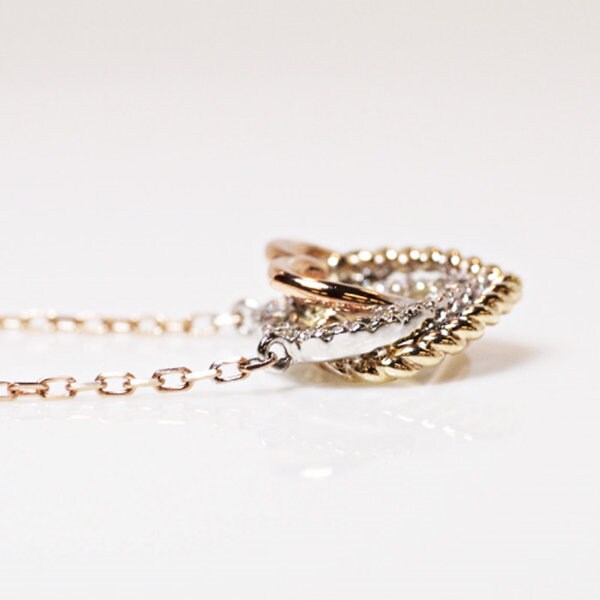 Hx Schmuck | Diamant Interlocking Triple Love Herz Anhänger Halskette in Solid 18K Tri-Color Gold/Custom Fine Jewelr/Geschenk Für Frauen Und Mädchen von HXJewelry