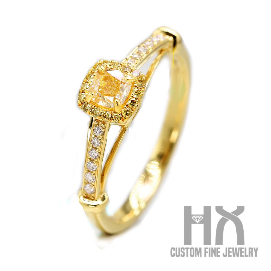 Kissenschliff Gelber Diamant Halo Ring in 18K Gold/Personalisierter Schmuck/Geschenk Für Frauen Und Mädchen von HXJewelry
