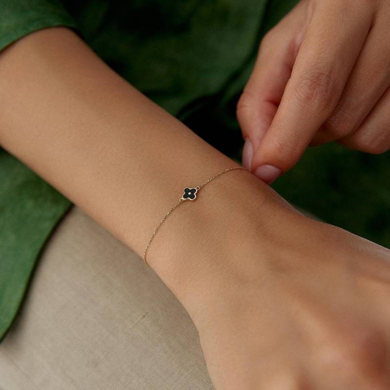 14 K Solid Gold Schwarz Und Weiß Emaille Vierblättriges Kleeblatt Armband, Zierliches Armband Geschenk von HYGoldJewelry