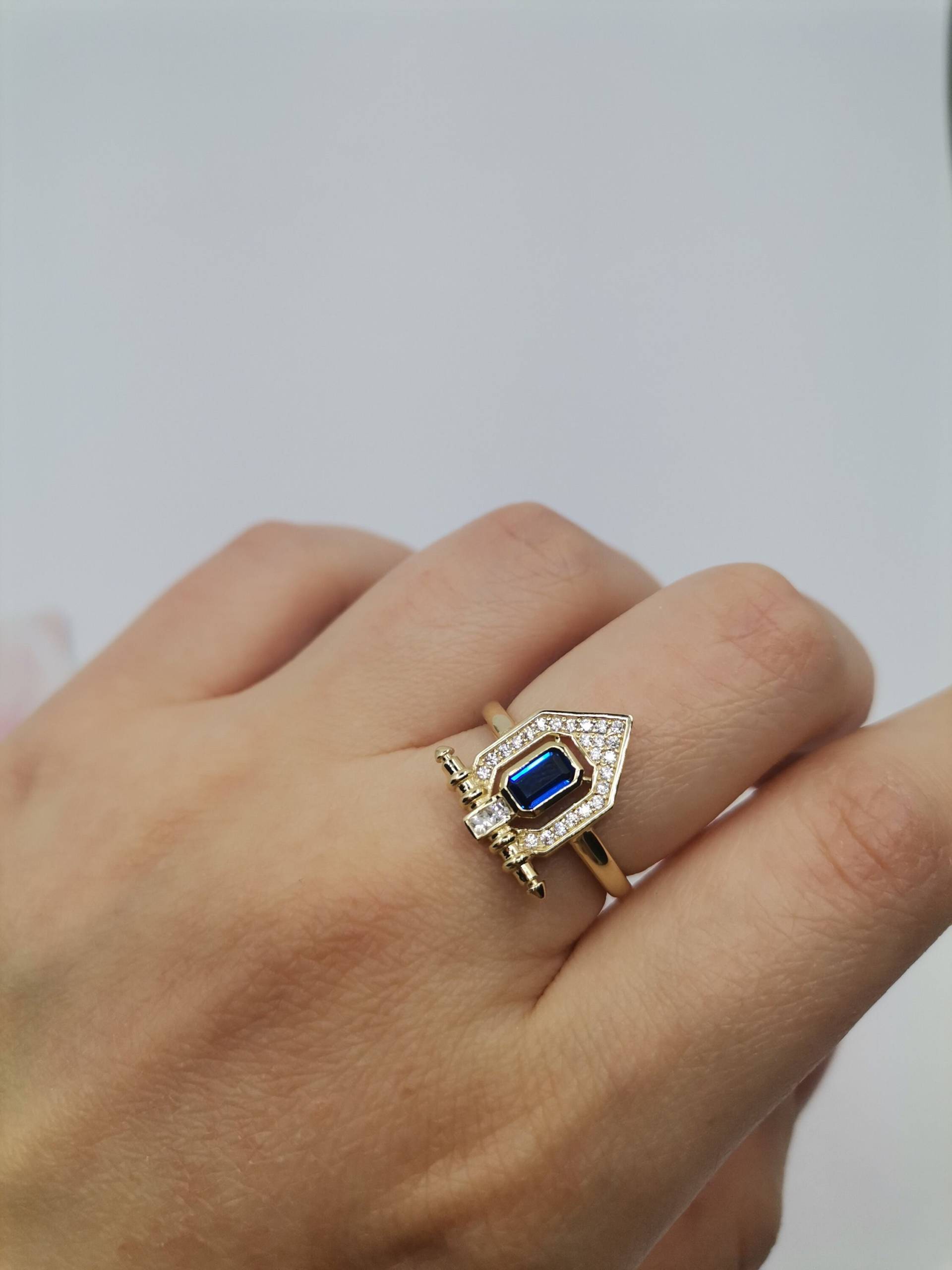 Art-Deco-Saphirring, 14K Solider Goldring, September Geburtsstein, Geburtstagsgeschenk, Geschenk Für Sie, Einzigartiger Goldring Art-Deco-Saphirring, 14K Solider Goldring, September Geburtsstein, Geburtstagsgeschenk, Geschenk Für Sie, Einzigartiger Goldring von HYGoldJewelry