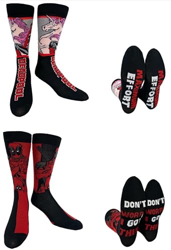 Hyp "Sock Talk" Deadpool 2er Pack Herren Crew Socken 2 Paar - Deadpool Arms Crossed & Riding a Pink Unicorn - Bottom Sole Text: Don't Worry... & Maximum Effort. Herrenschuhgröße 39-47, schwarz / rot, von HYP