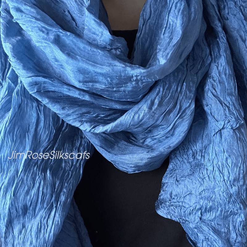 Dusty Blue Seidenschal 100% Seide Boho Schal Crinkle Für Frauen Bei Haarausfall Leichter Blau Halsschal Geburtstagsgeschenk von HaDongSilk
