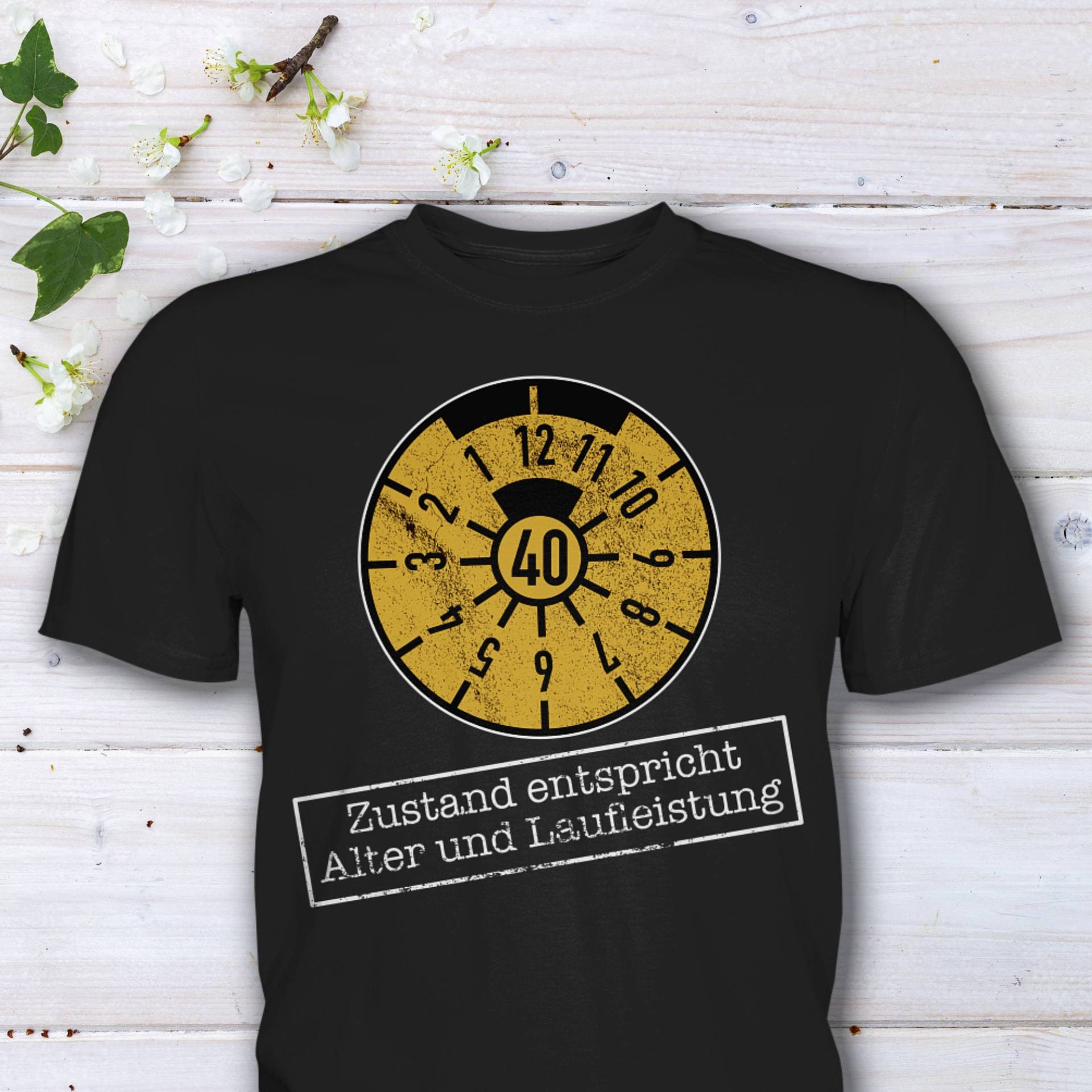 40. Geburtstag T-Shirt Mit Lustigem Spruch Zustand Entsprich Alter Und Laufleistung 40. Geburtstag T-Shirt Mit Lustigem Spruch Zustand Entsprich Alter Und Laufleistung von HaLiLuDesigns